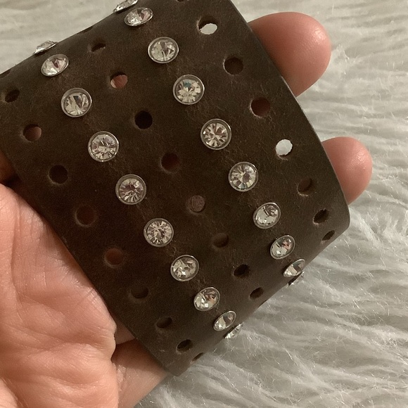 Brown leather boho cuff bracelet - Picture 6 of 8